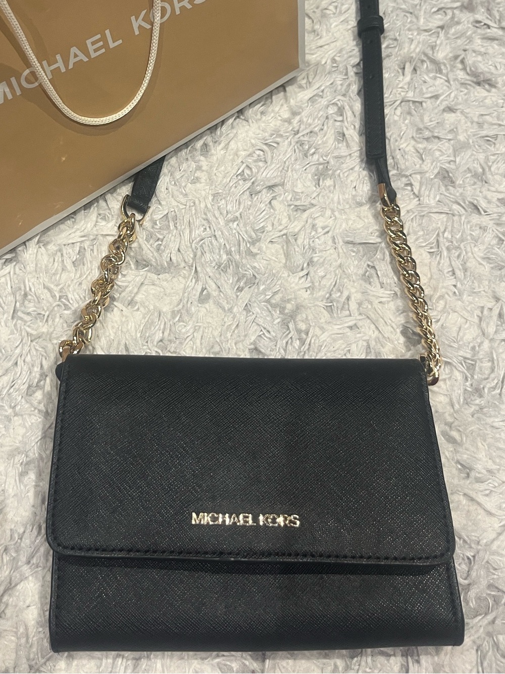 MICHAEL KORS BLACK SAFFIANO WALLET CROSSBODY